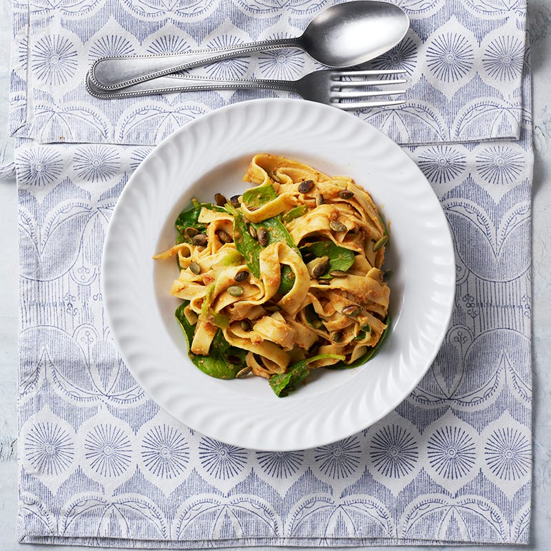 ViktVäktarna - Pasta med soltorkad tomathummus och saltrostade pumpakärnor