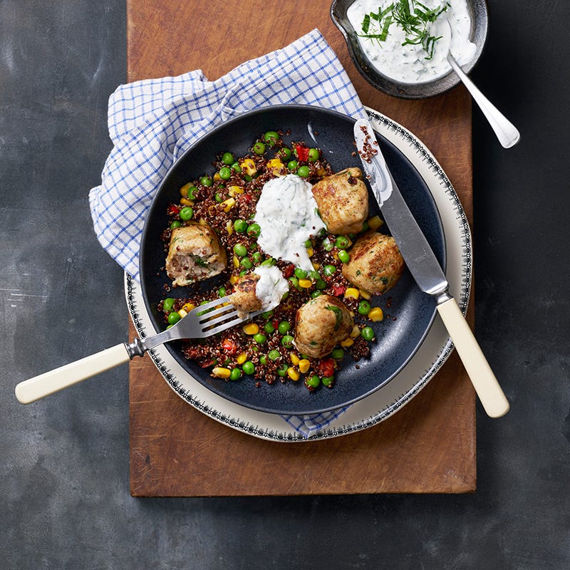 ViktVäktarna - Kryddiga kycklingbullar med grönsaksquinoa och örtyoghurt