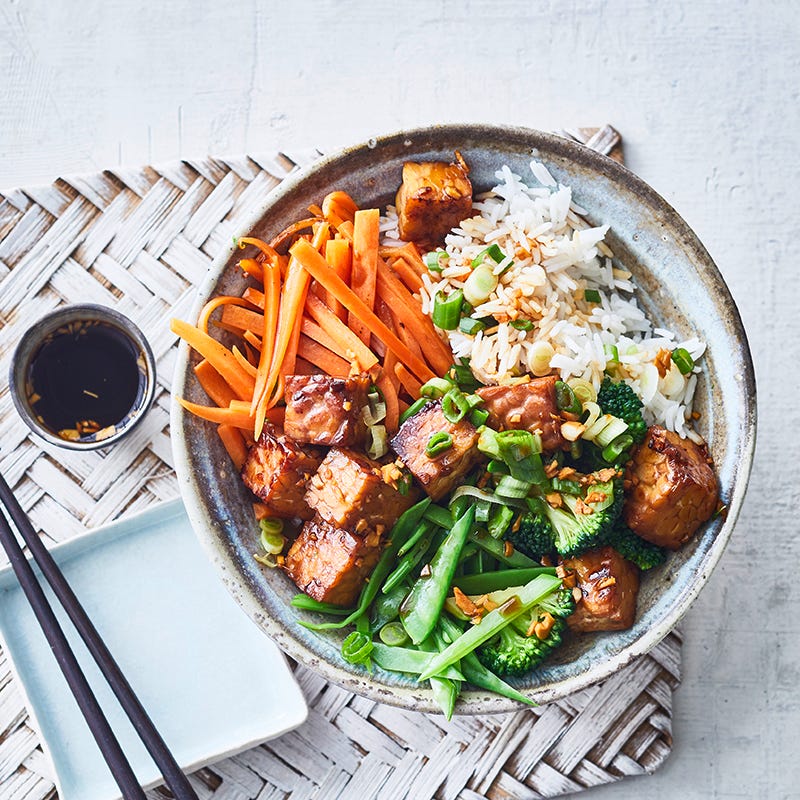 ViktVäktarna - Bowl med vitlöksmarinerad tempeh och sesamfrästa grönsaker