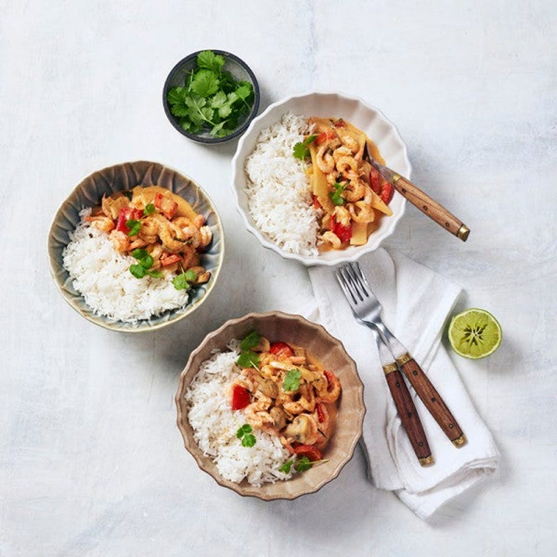 Crevettes au curry rouge, champignons et riz