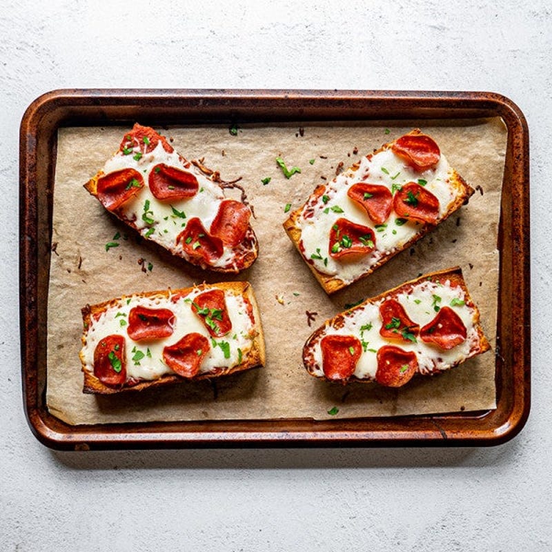 Photo de Pizza sur pain français au pepperoni par WW