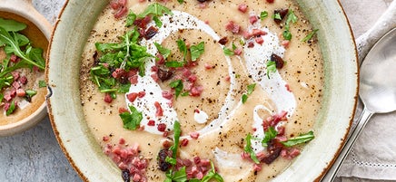 Fruchtige Pastinakensuppe mit Pflaume