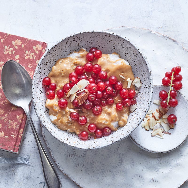 Karamellfluff mit Johannisbeeren