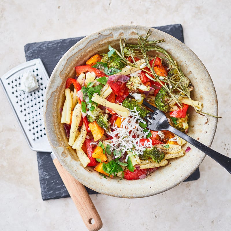 Nudelbowl mit geröstetem Ofengemüse