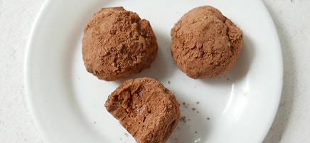 Chocolate peanut butter protein truffles