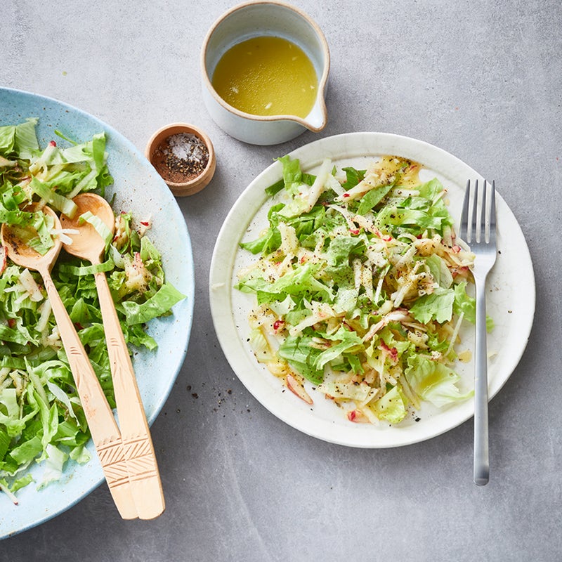 Endiviensalat mit Apfel und Knoblauch