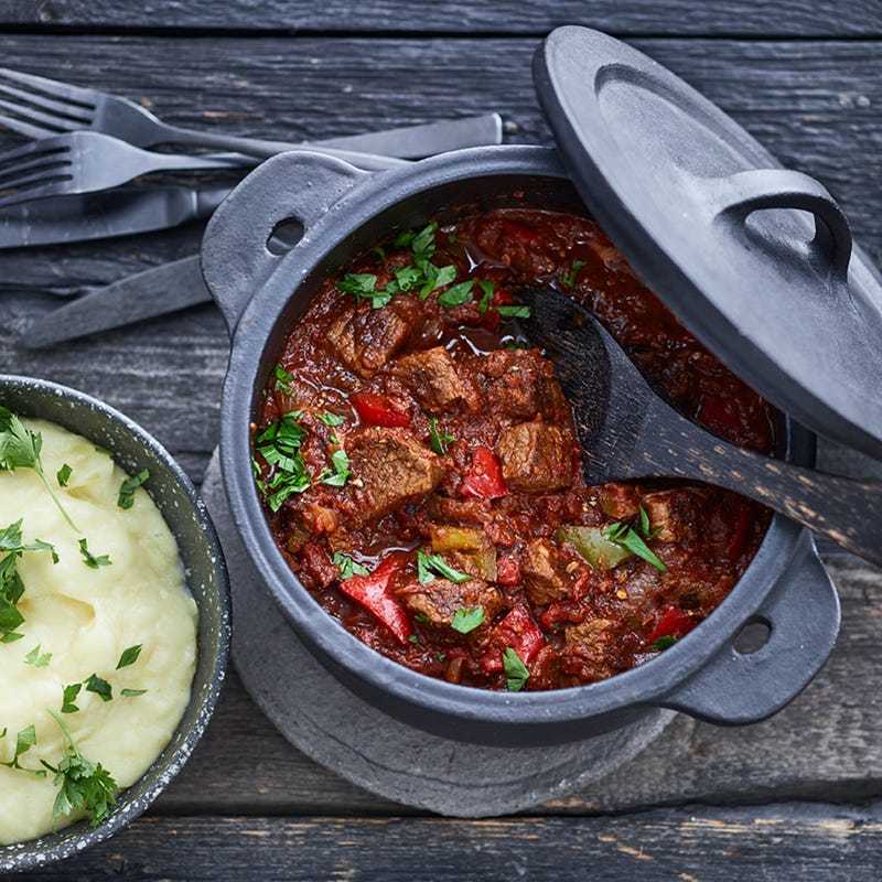 Ungarisches Gulasch mit Kartoffelstampf