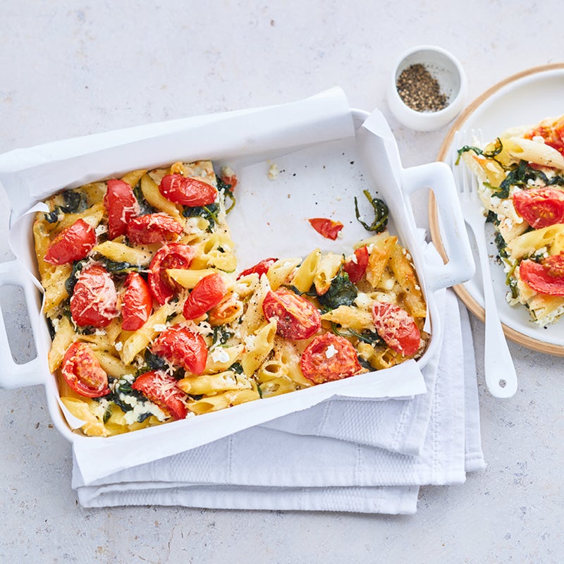 Nudelauflauf mit Hüttenkäse und Spinat