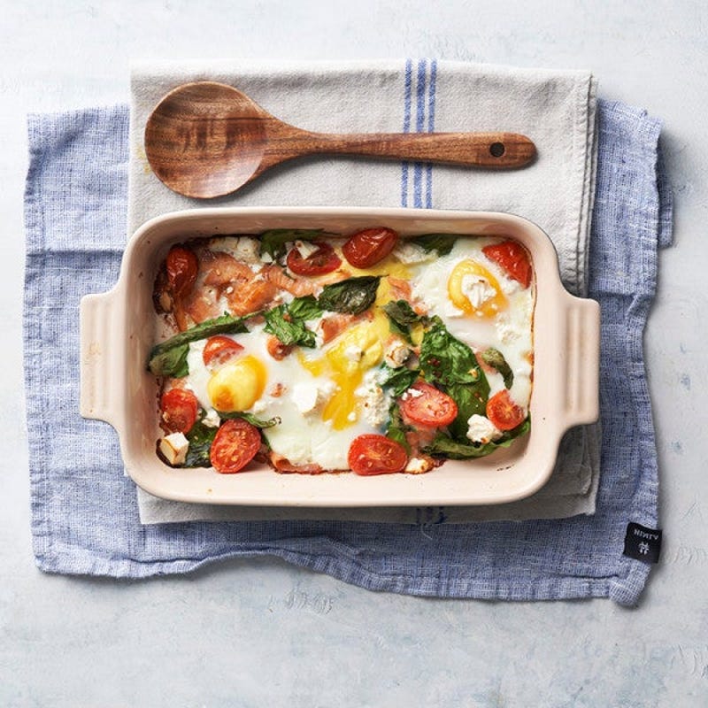 Œufs au four aux légumes et saumon fumé