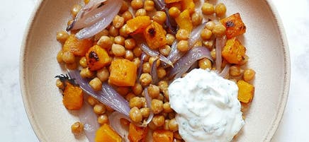 Pois chiches, courge musquée et oignon rôtis