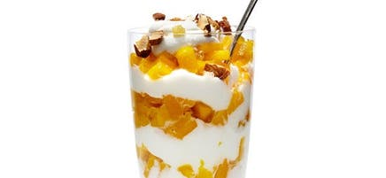 Parfait à la mangue, au yogourt et aux pacanes