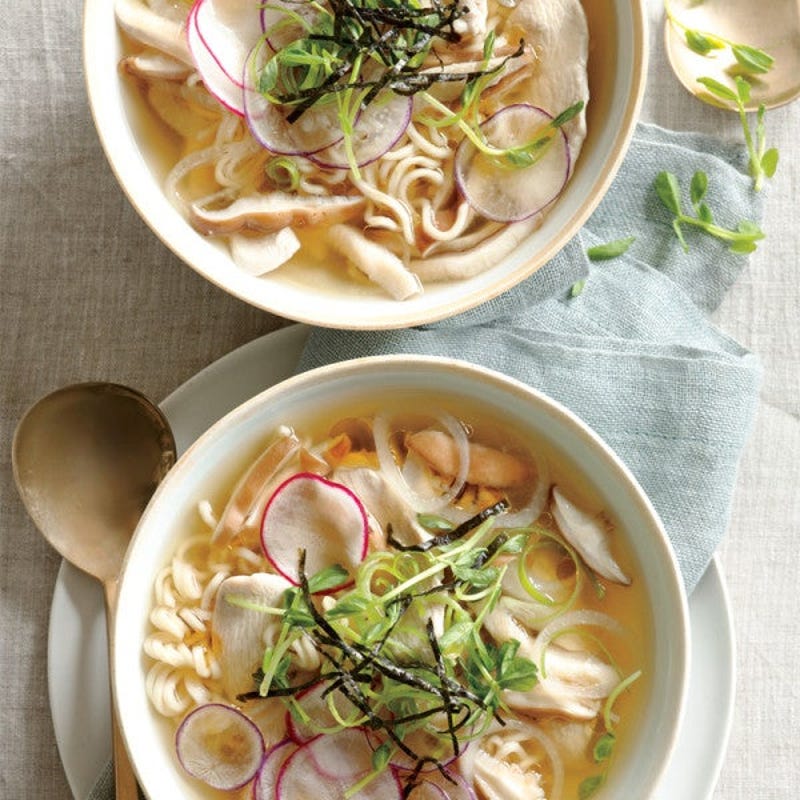 Photo de Soupe ramen copieuse au poulet et aux champignons par WW