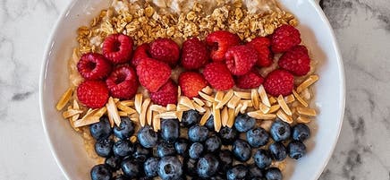 Mixed berry oats