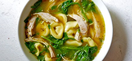Slow cooker pesto chicken tortellini soup