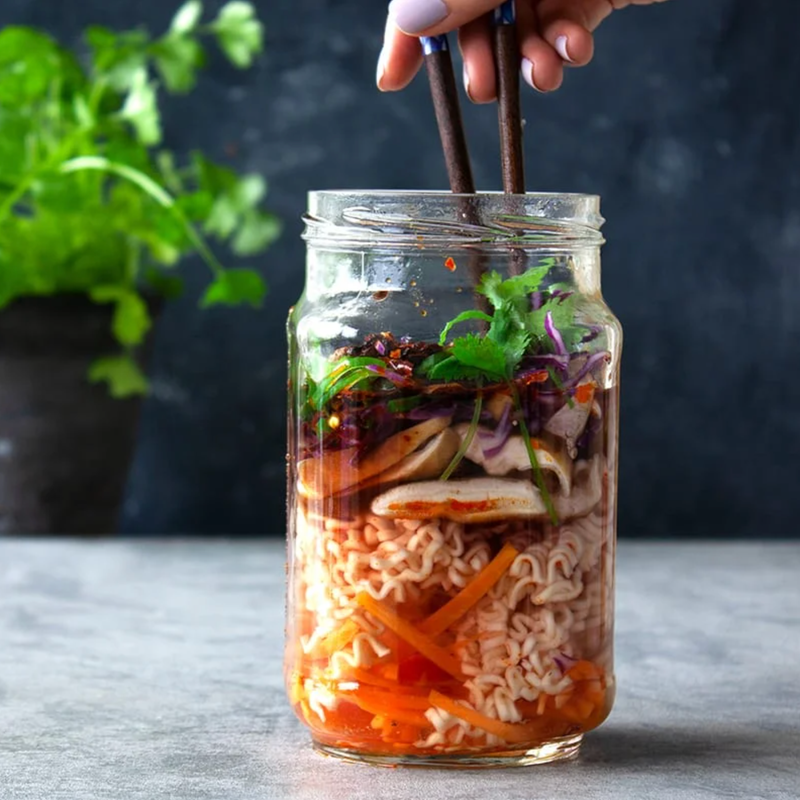 Schnelle Nudelsuppe im Glas