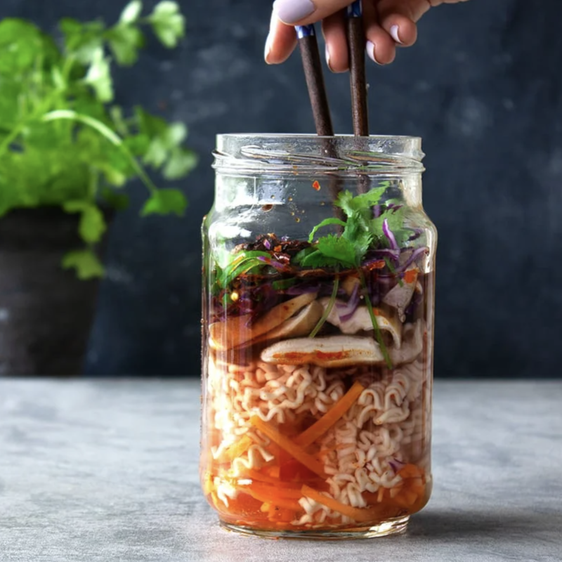 Schnelle Nudelsuppe im Glas