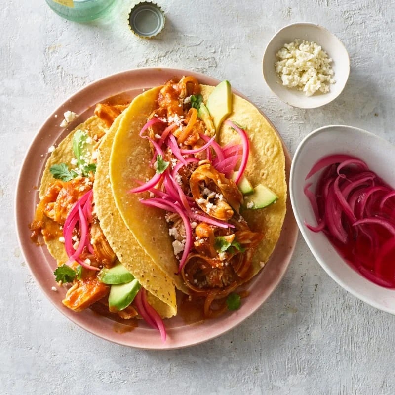 Slow cooker chicken tinga tacos