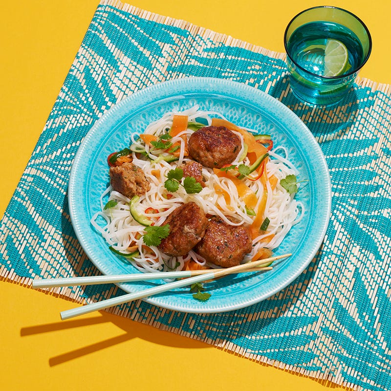 ViktVäktarna - Vietnamesiska fish cakes på clariasfärs med nudelsallad