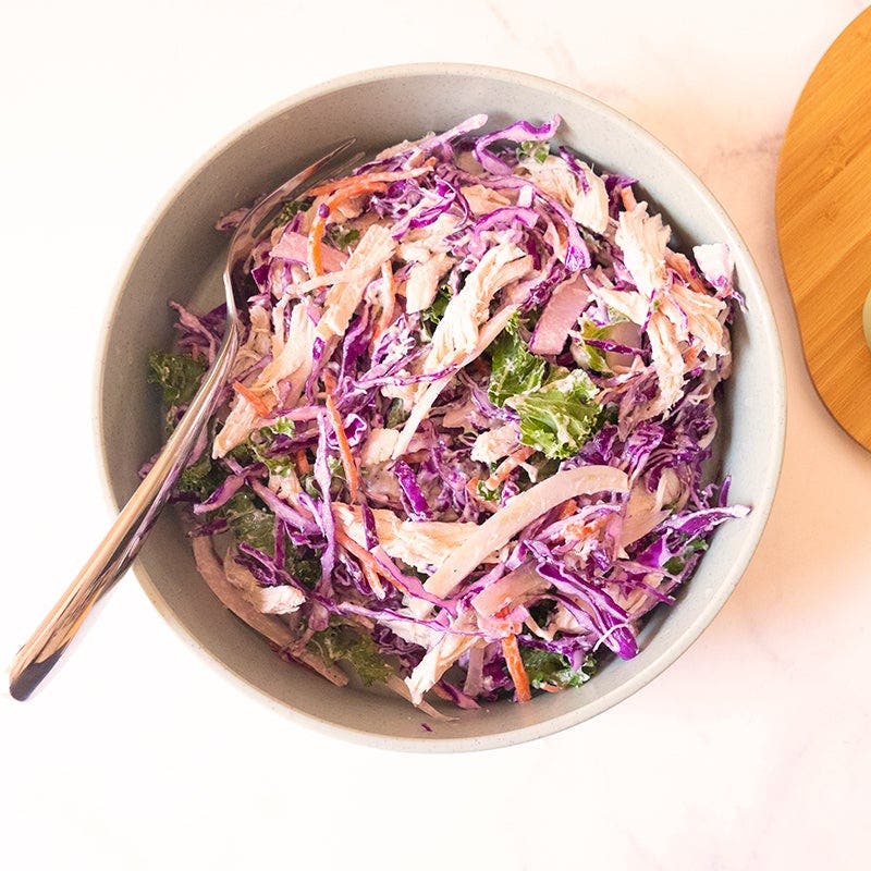 Hähnchen-Gemüse-Slaw mit Joghurt-Zitronen-Dressing