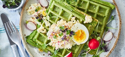 Spinatwaffel mit Hüttenkäsedip