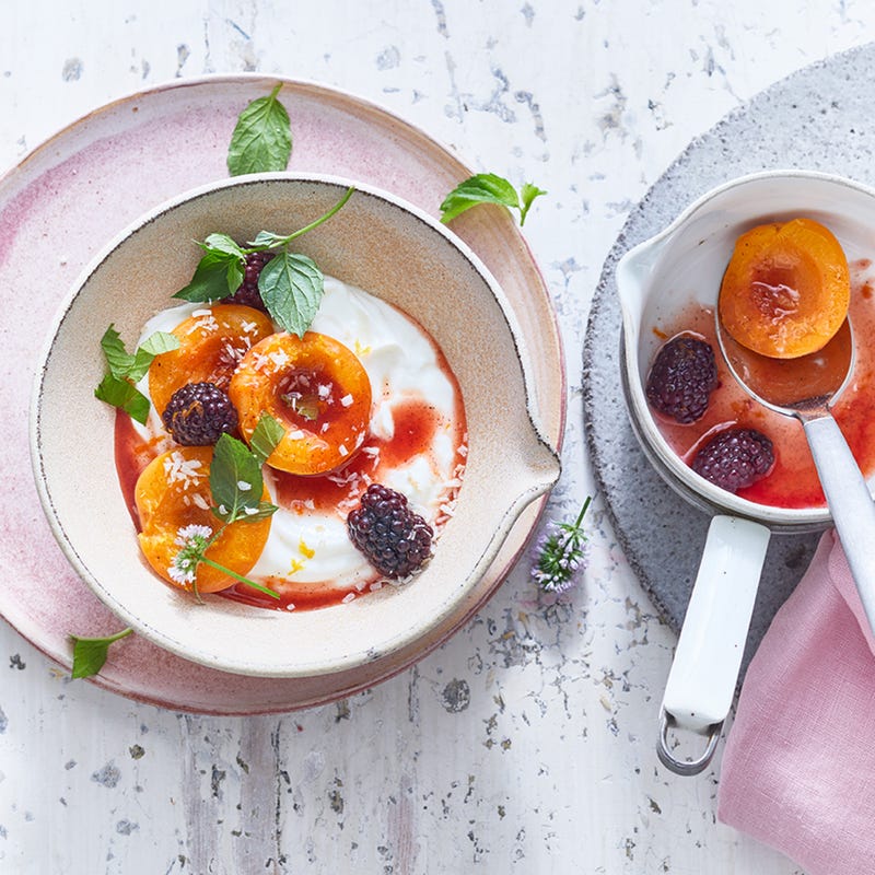 Schnelle Kompottfrüchte mit Kokosquark