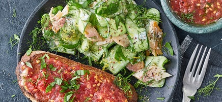 Pan-Con-Tomate mit Räucherforelle