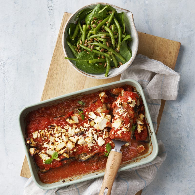 Rouleaux d'aubergine farcis à la sauce tomate