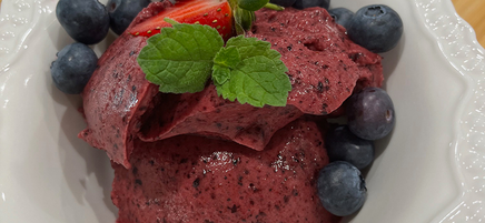 Anna’s soft serve blueberry and lemon frozen yoghurt