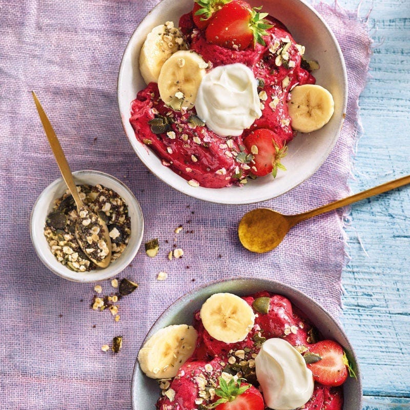Sorbet de petit-déjeuner à la noix de coco et aux fruits rouges