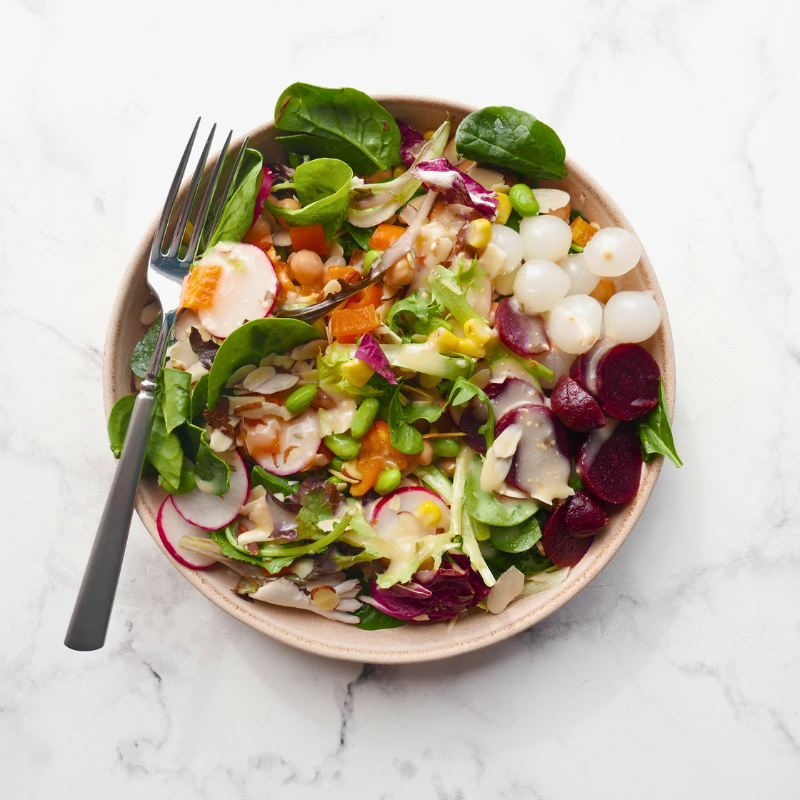 Photo de Bol de salade de buffet végétalien par WW