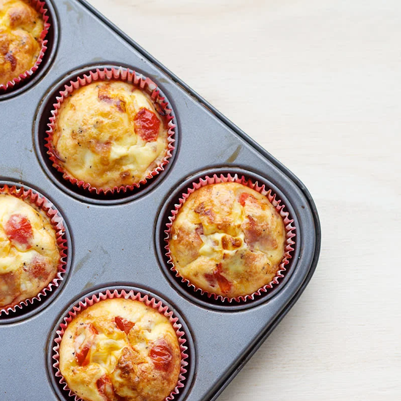 Eimuffins mit Schinken und Tomate