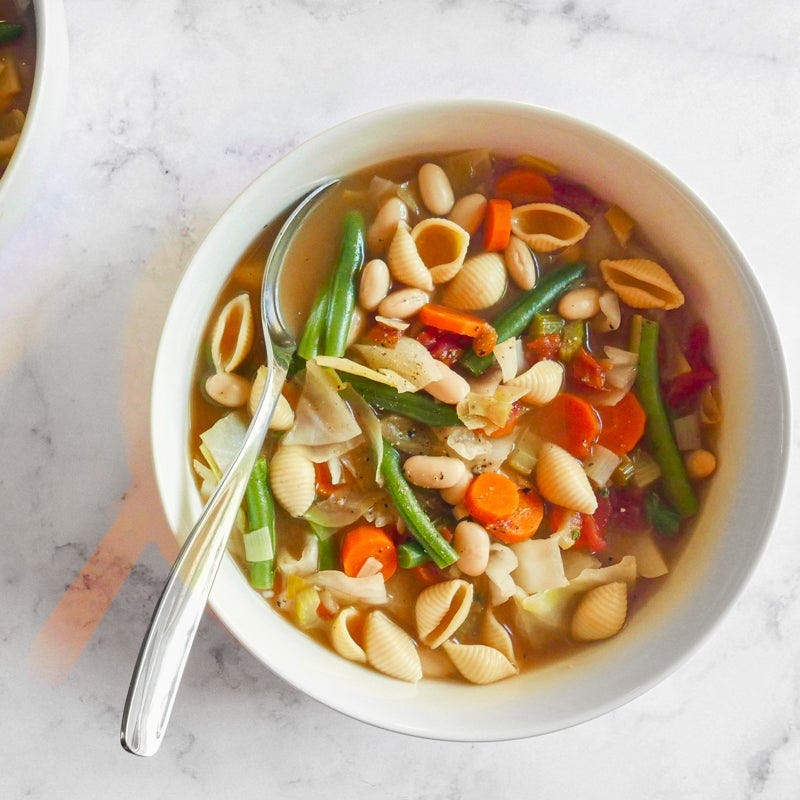 Photo de Potage de légumes aux haricots blancs et coquillettes de pâtes complètes prise par WW