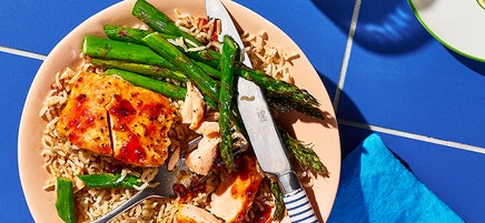 Sweet chili salmon with asparagus and rice