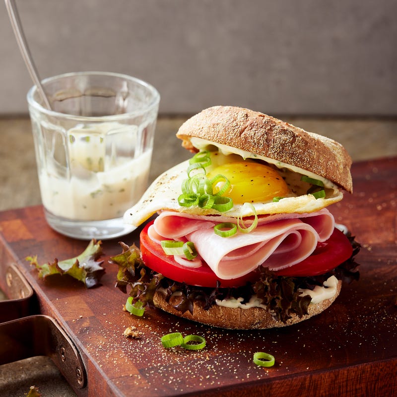 Spiegeleiburger mit Käutercreme