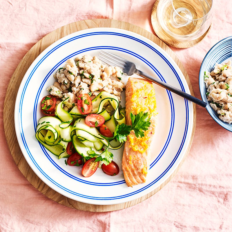 Foto av Citrusbakad lax med zucchinisallad och krämiga bönor från WW ViktVäktarna