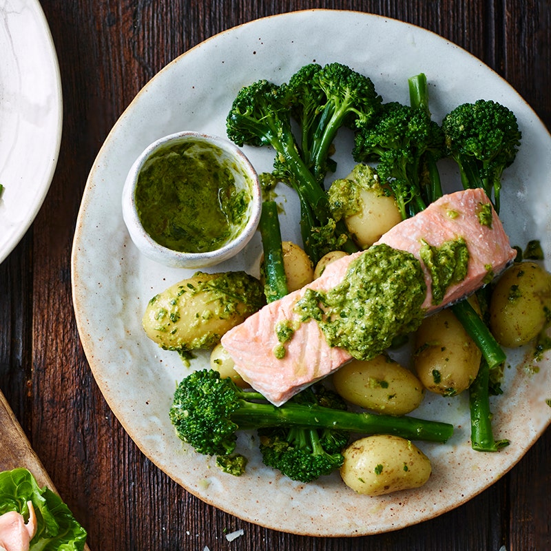 Ångkokt lax med färskpotatis och salsa verde