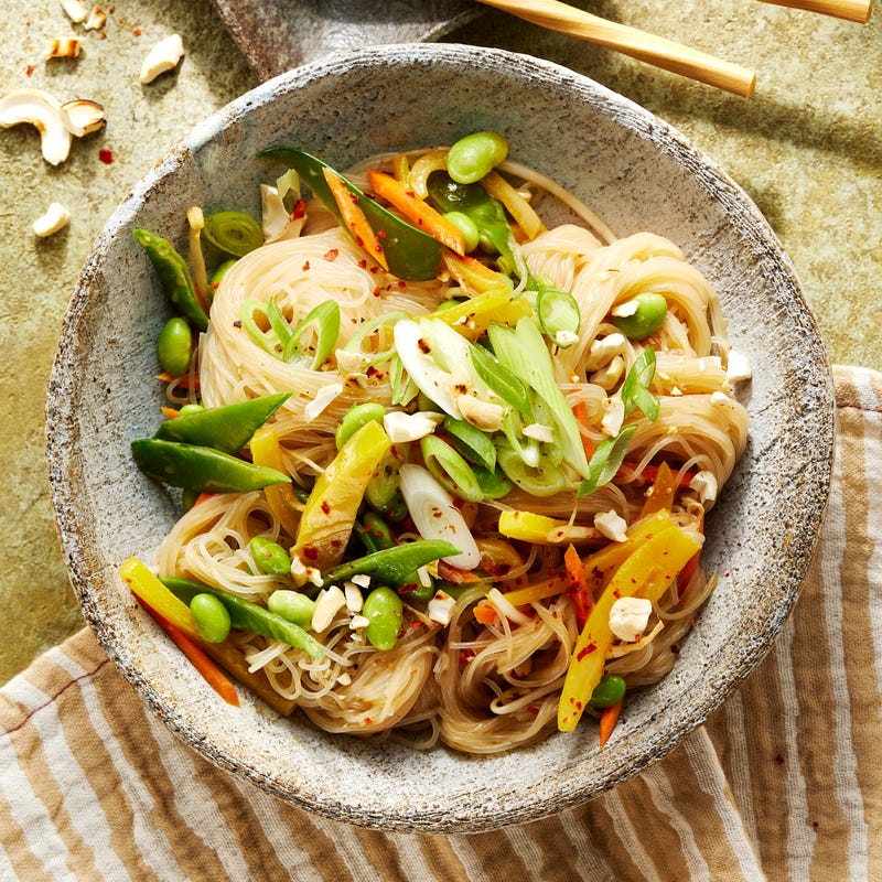 Glasnudeln mit Gemüse und Cashewsauce