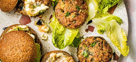 Tuna burgers with chilli lime mayo