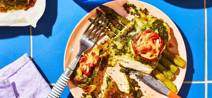 Baked pesto-mozzarella chicken