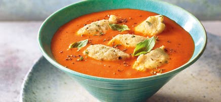 Tomato soup with semolina dumplings