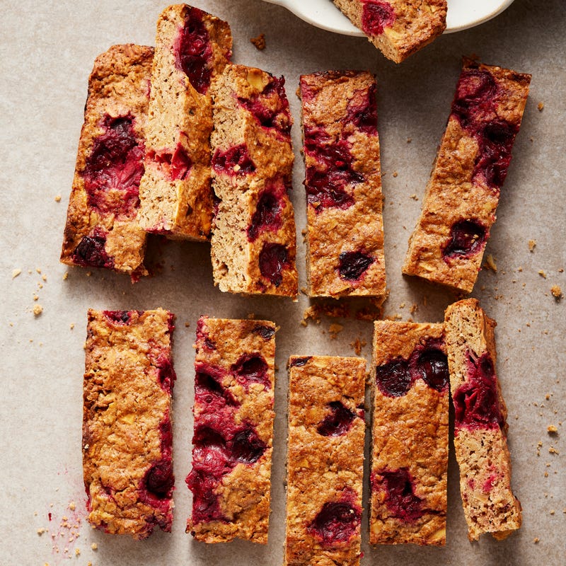 Oat-Bars mit Kirschen und Mandeln