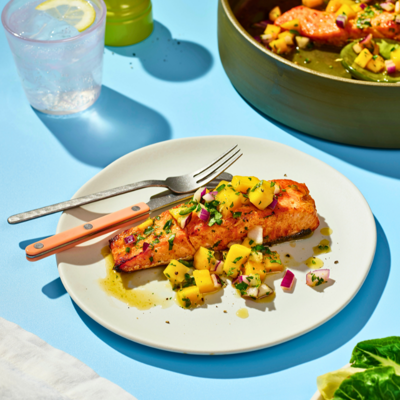 Photo de Saumon grillé avec salsa à la mangue par WW
